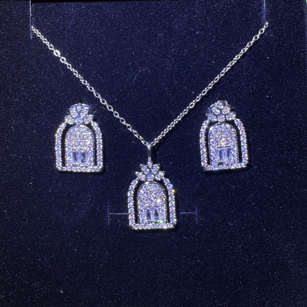 Elegant Silver Necklace and Earring Set